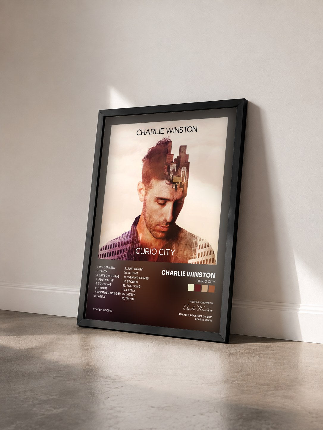 #noir Tableau de l'album Curio City de Charlie Winston vu de trois quarts, cadre noir