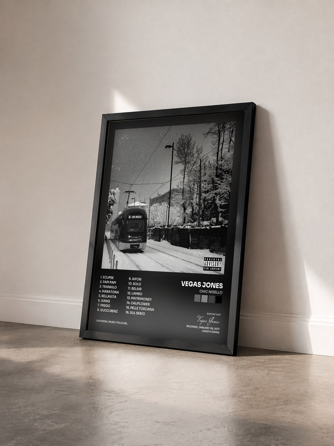 #noir Tableau de l'album Chic Nisello de Vegas Jones vu de trois quarts, cadre noir