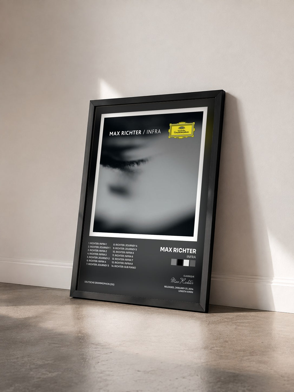 #noir Tableau de l'album Infra de Max Richter vu de trois quarts, cadre noir
