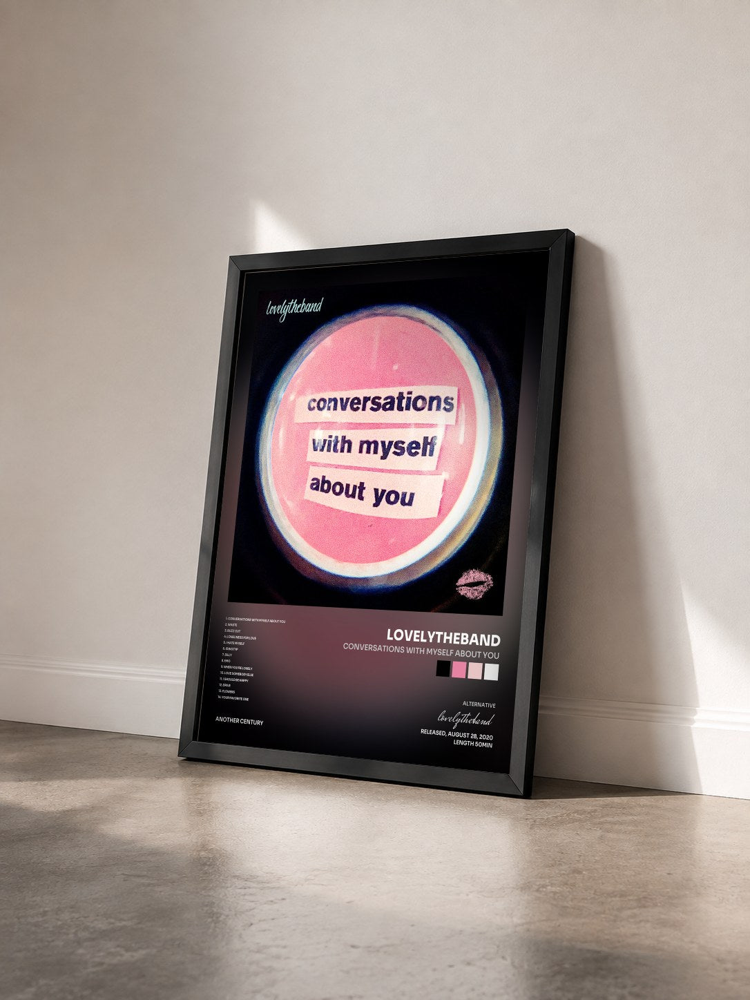 #noir Tableau de l'album conversations with myself about you de lovelytheband vu de trois quarts, cadre noir