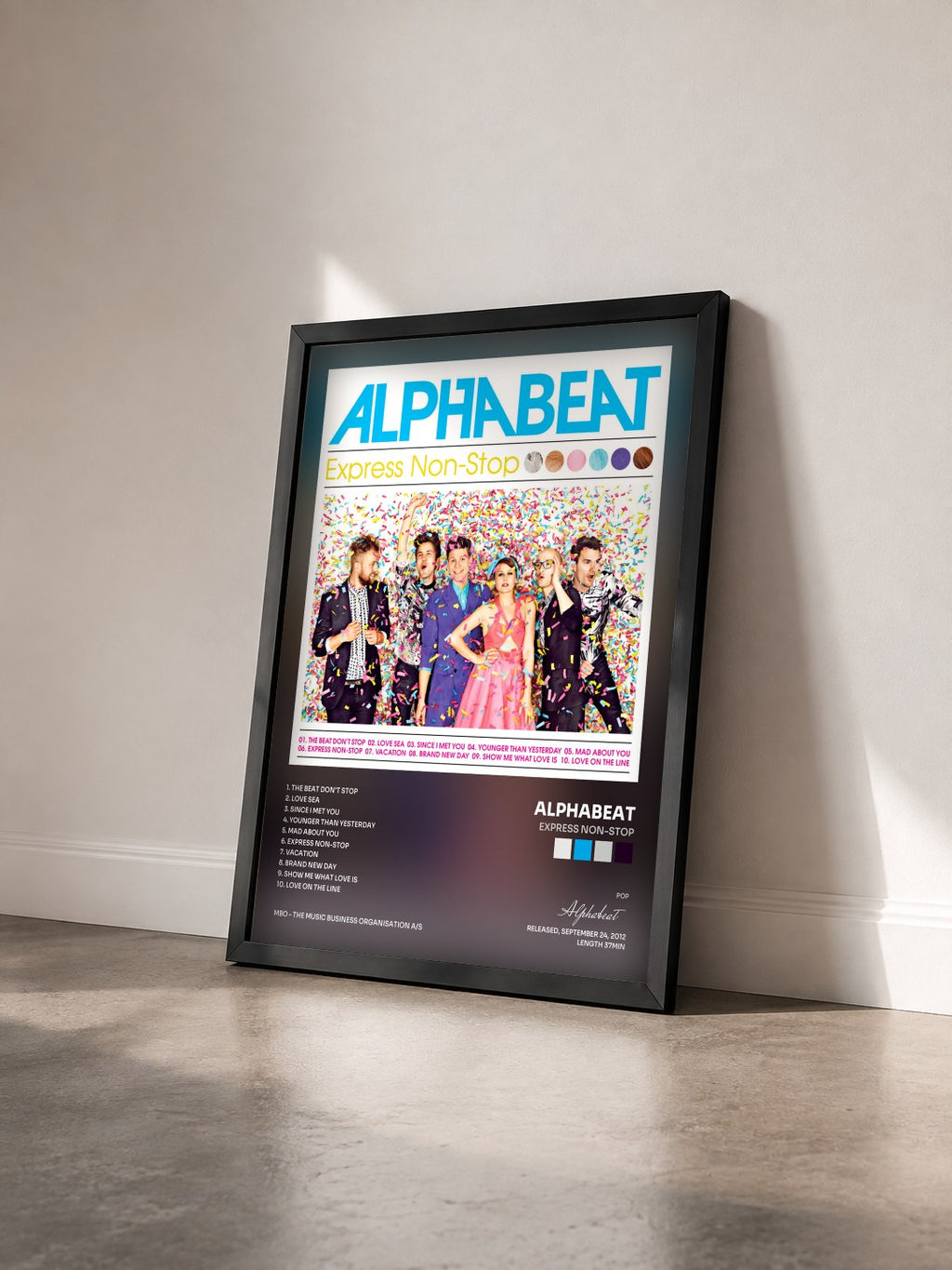#noir Tableau de l'album Express Non-Stop de Alphabeat vu de trois quarts, cadre noir