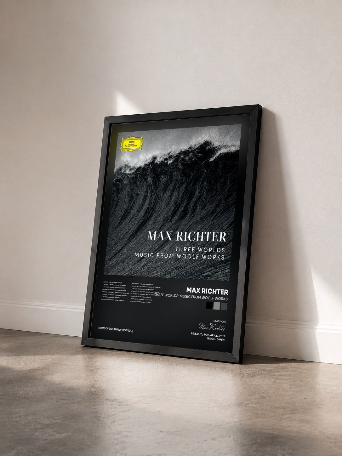 #noir Tableau de l'album Three Worlds: Music From Woolf Works de Max Richter vu de trois quarts, cadre noir