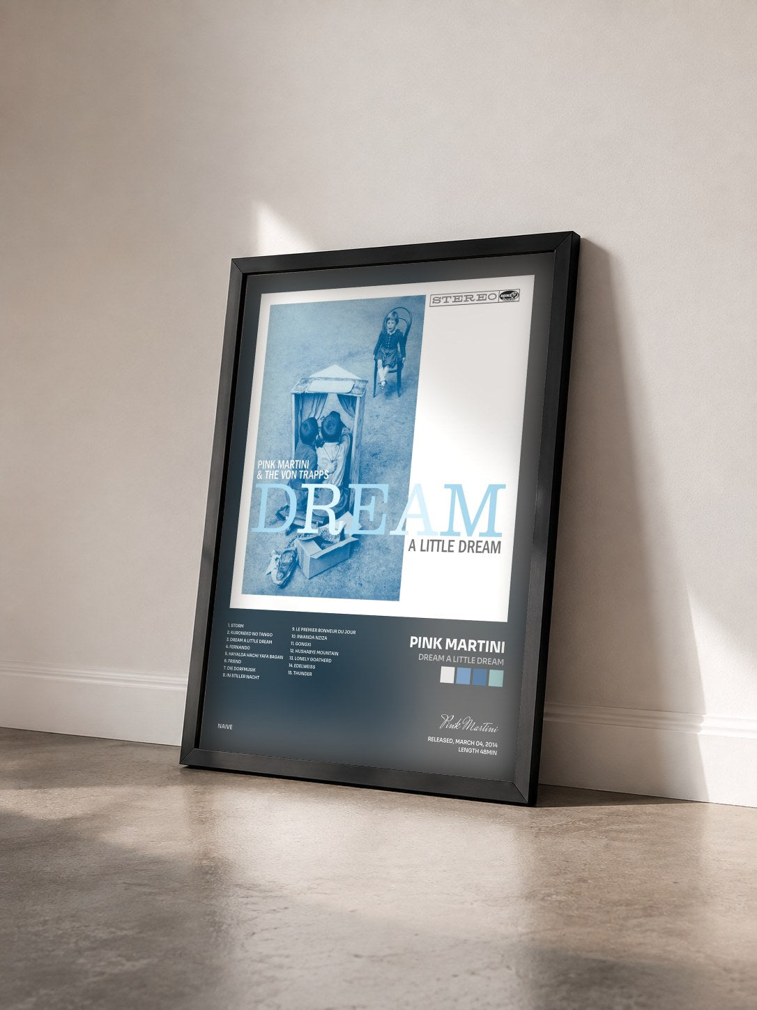 #noir Tableau de l'album Dream a Little Dream de Pink Martini vu de trois quarts, cadre noir