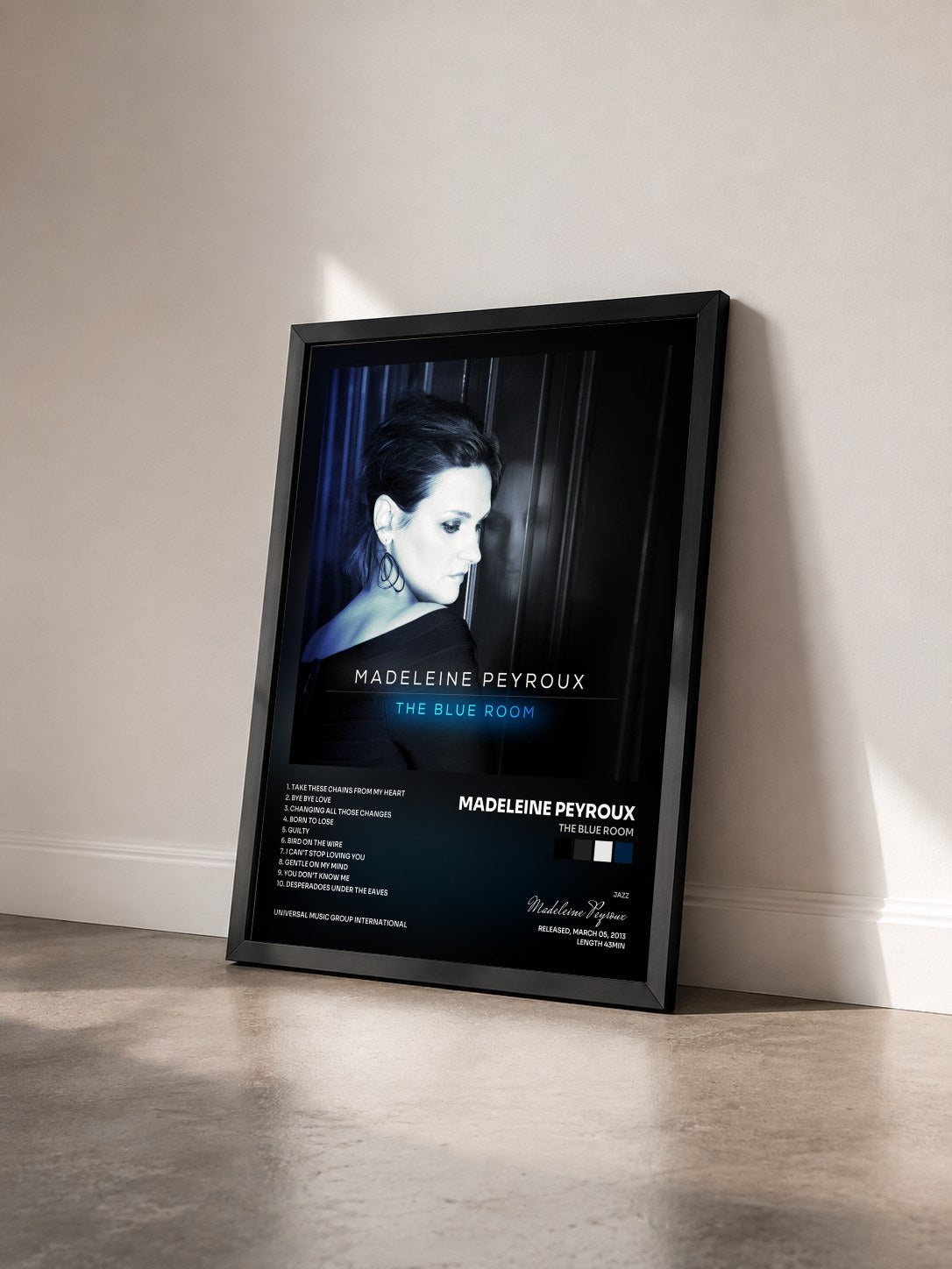 #noir Tableau de l'album The Blue Room de Madeleine Peyroux vu de trois quarts, cadre noir