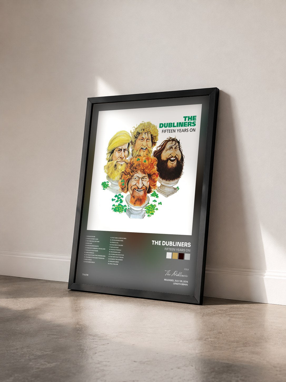 #noir Tableau de l'album Fifteen Years On de The Dubliners vu de trois quarts, cadre noir