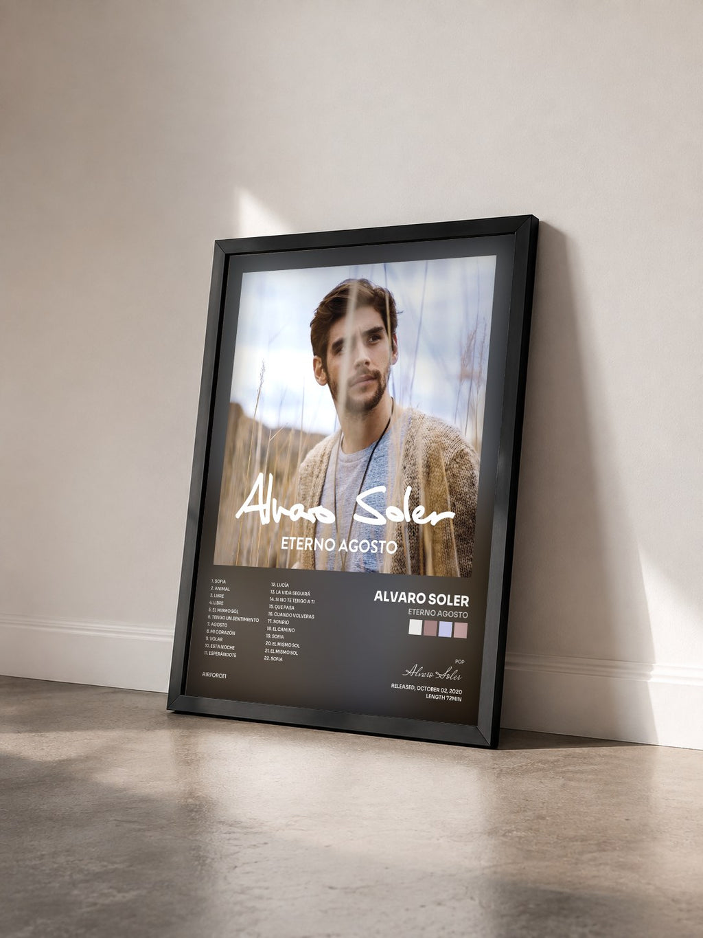 #noir Tableau de l'album Eterno Agosto de Alvaro Soler vu de trois quarts, cadre noir