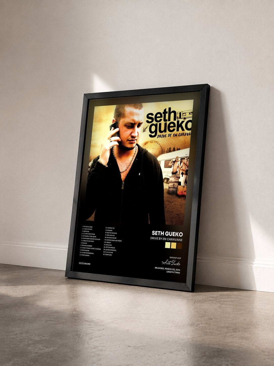 #noir Tableau de l'album Drive By en caravane de Seth Gueko vu de trois quarts, cadre noir