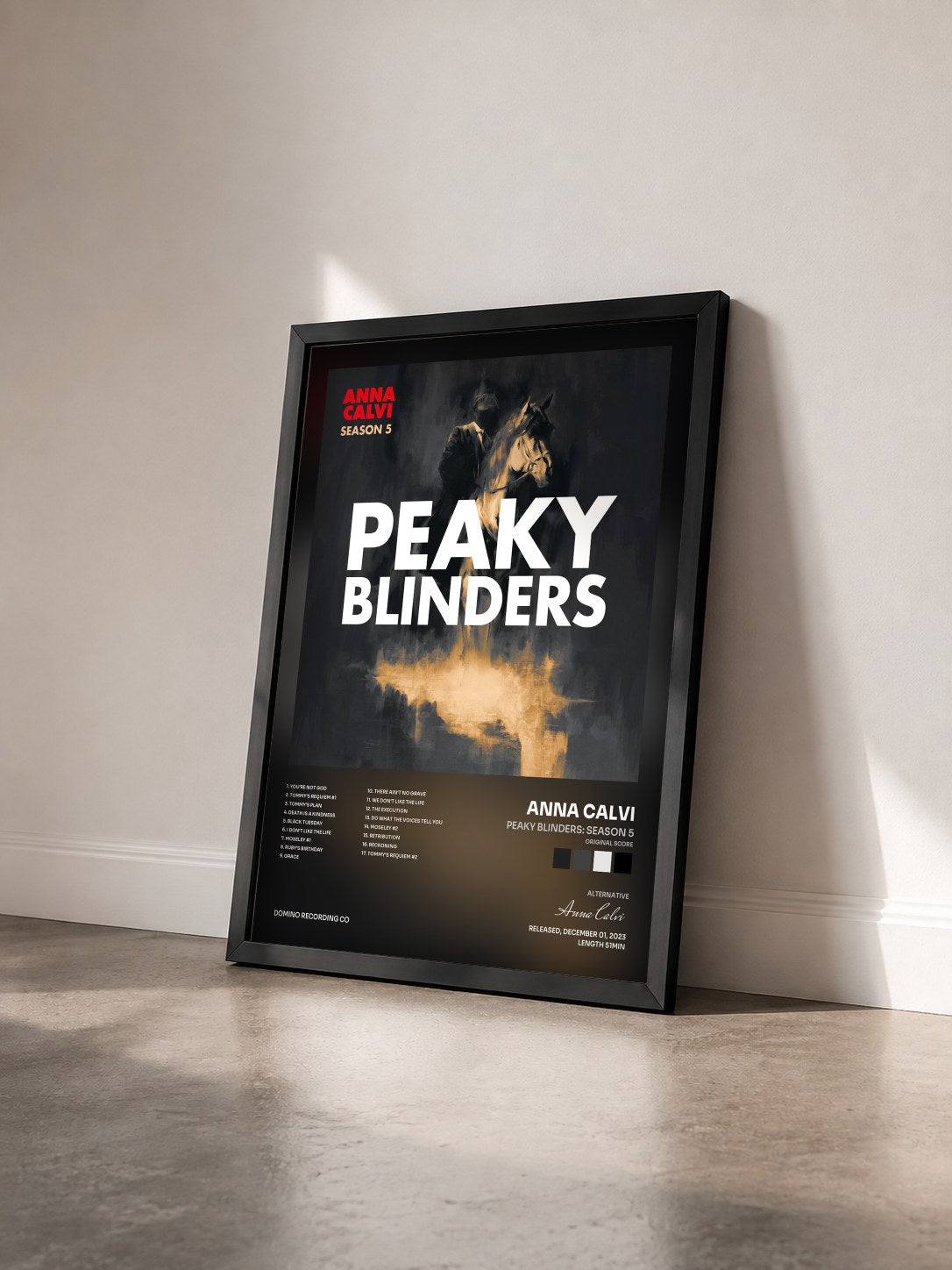 #noir Tableau de l'album Peaky Blinders: Season 5 (Original Score) de Anna Calvi vu de trois quarts, cadre noir
