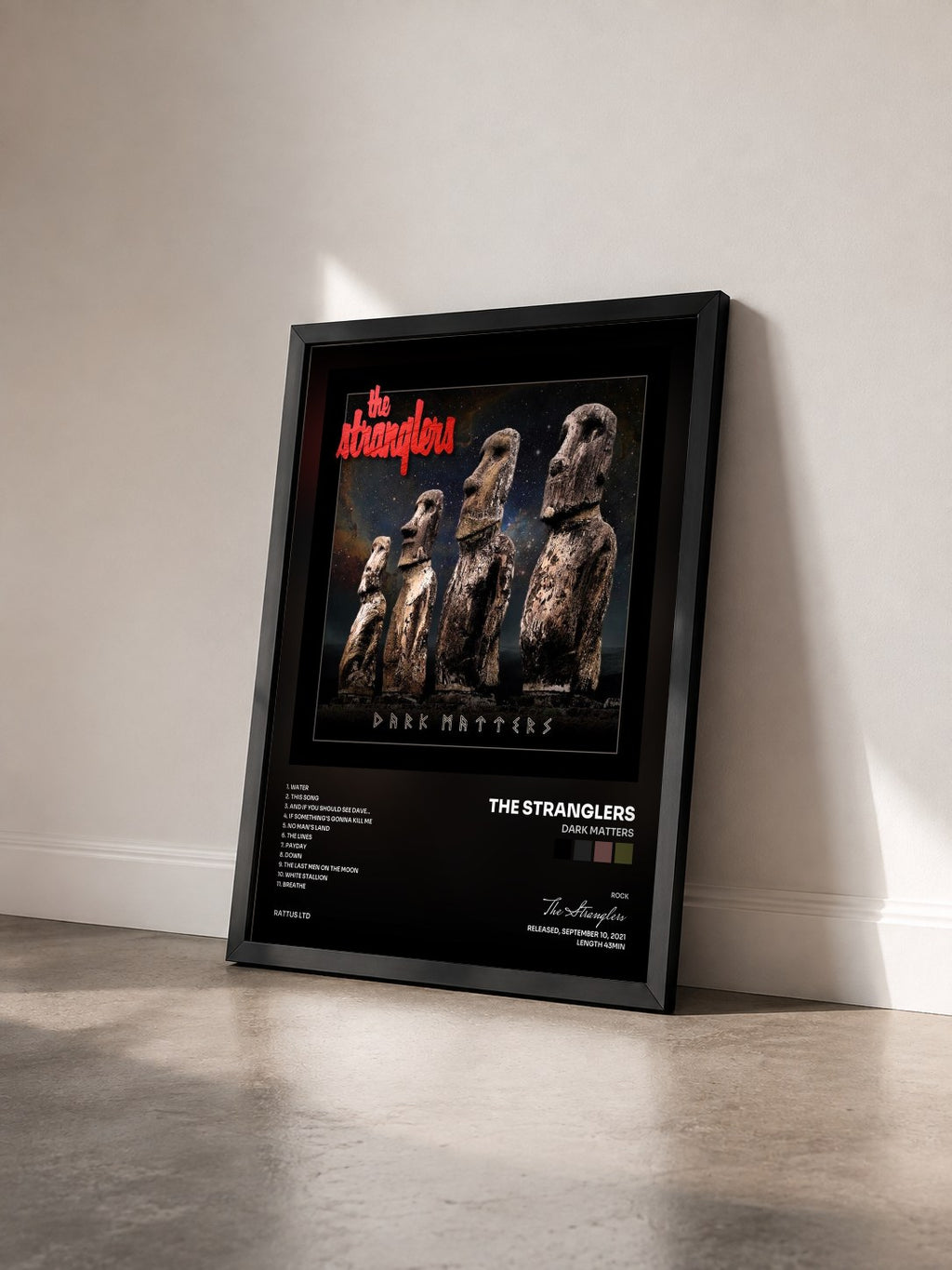 #noir Tableau de l'album Dark Matters de The Stranglers vu de trois quarts, cadre noir