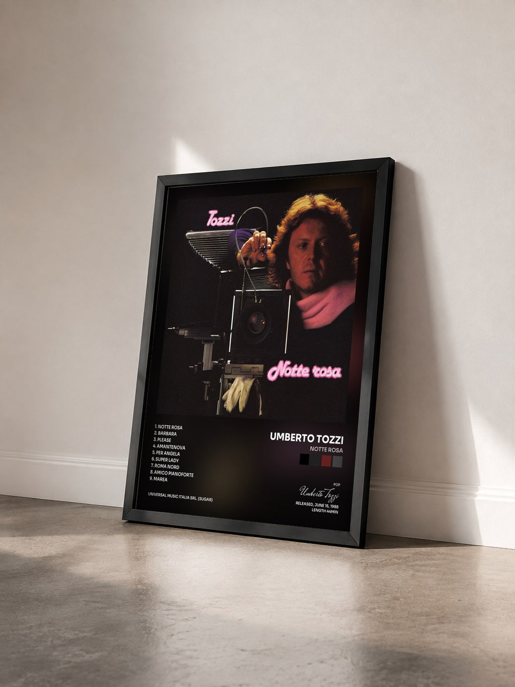 #noir Tableau de l'album Notte rosa de Umberto Tozzi vu de trois quarts, cadre noir