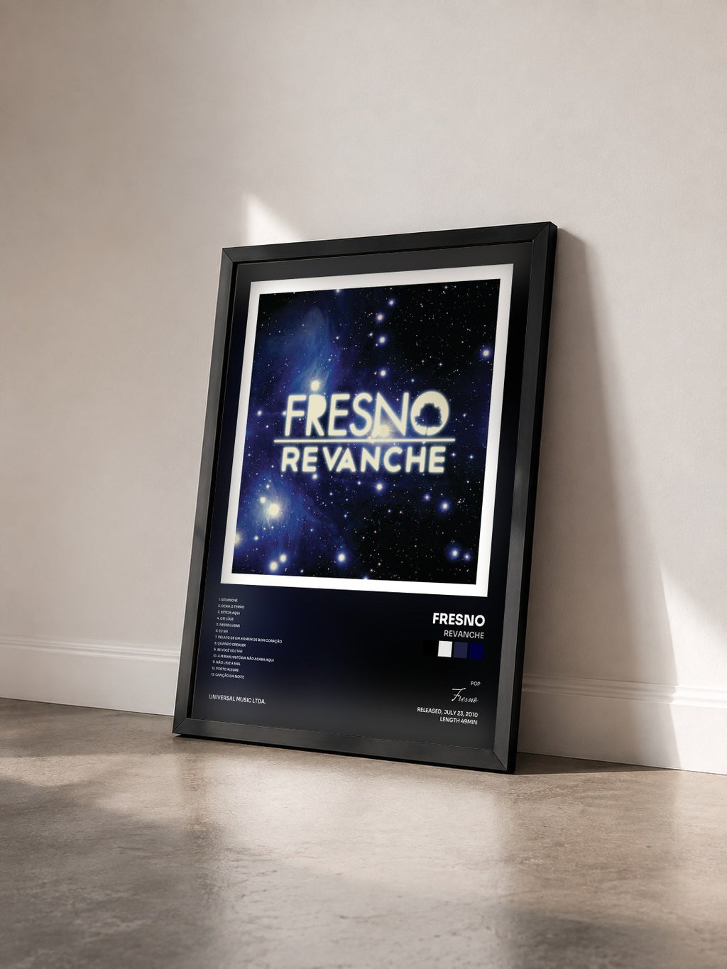 #noir Tableau de l'album Revanche de Fresno vu de trois quarts, cadre noir