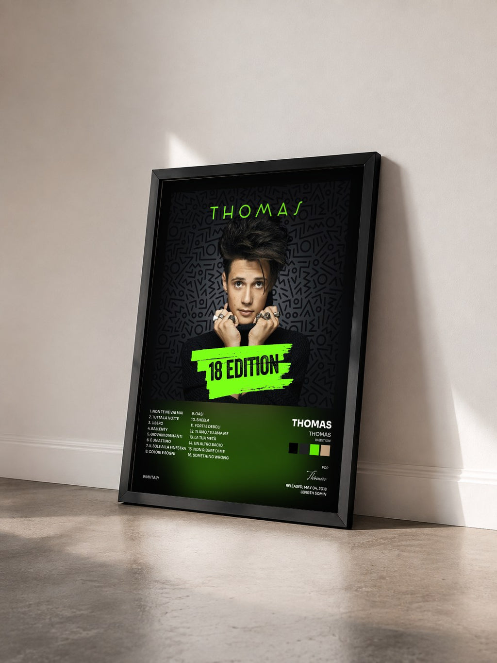 #noir Tableau de l'album Thomas (18 Edition) de Thomas vu de trois quarts, cadre noir