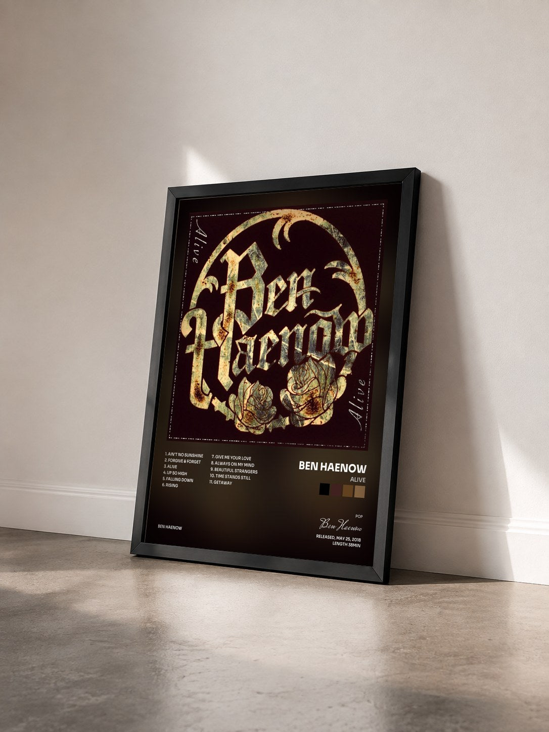 #noir Tableau de l'album Alive de Ben Haenow vu de trois quarts, cadre noir