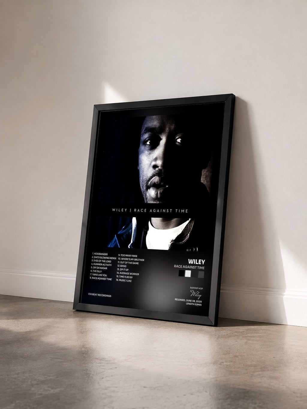 #noir Tableau de l'album Race Against Time de Wiley vu de trois quarts, cadre noir
