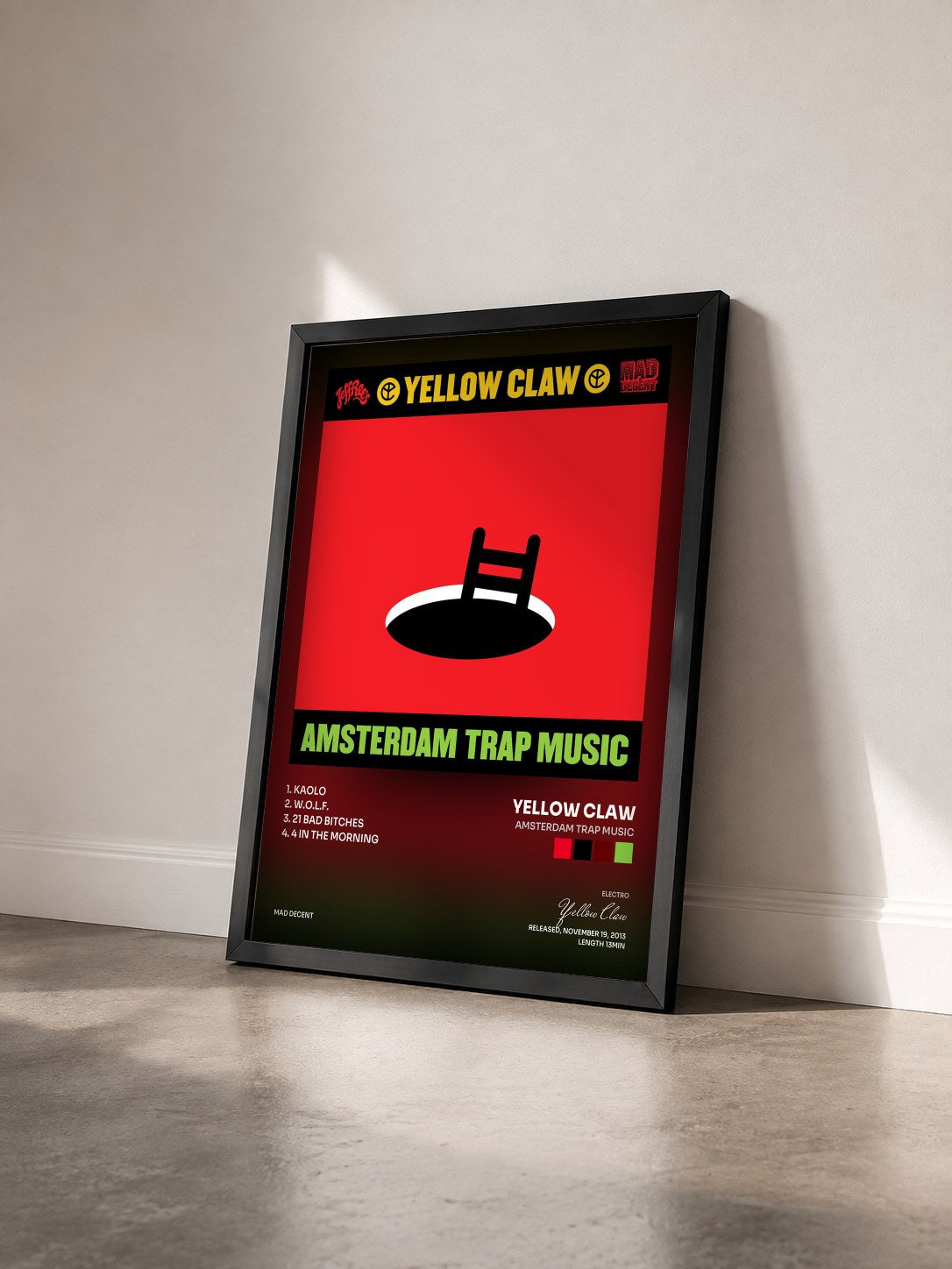 #noir Tableau de l'album Amsterdam Trap Music de Yellow Claw vu de trois quarts, cadre noir