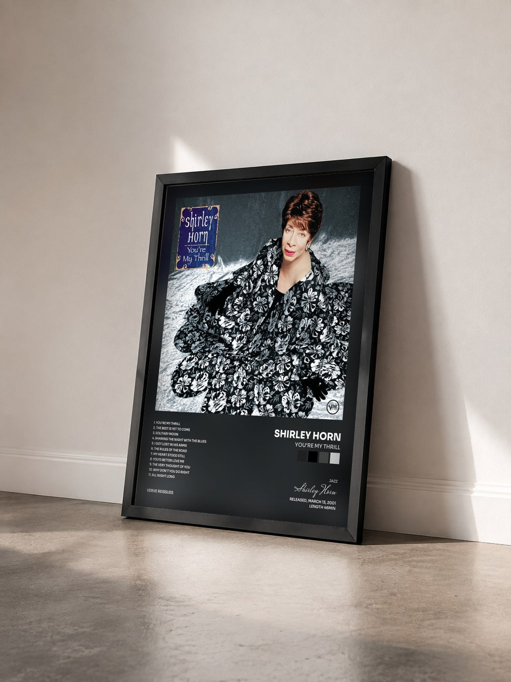 #noir Tableau de l'album You're My Thrill de Shirley Horn vu de trois quarts, cadre noir