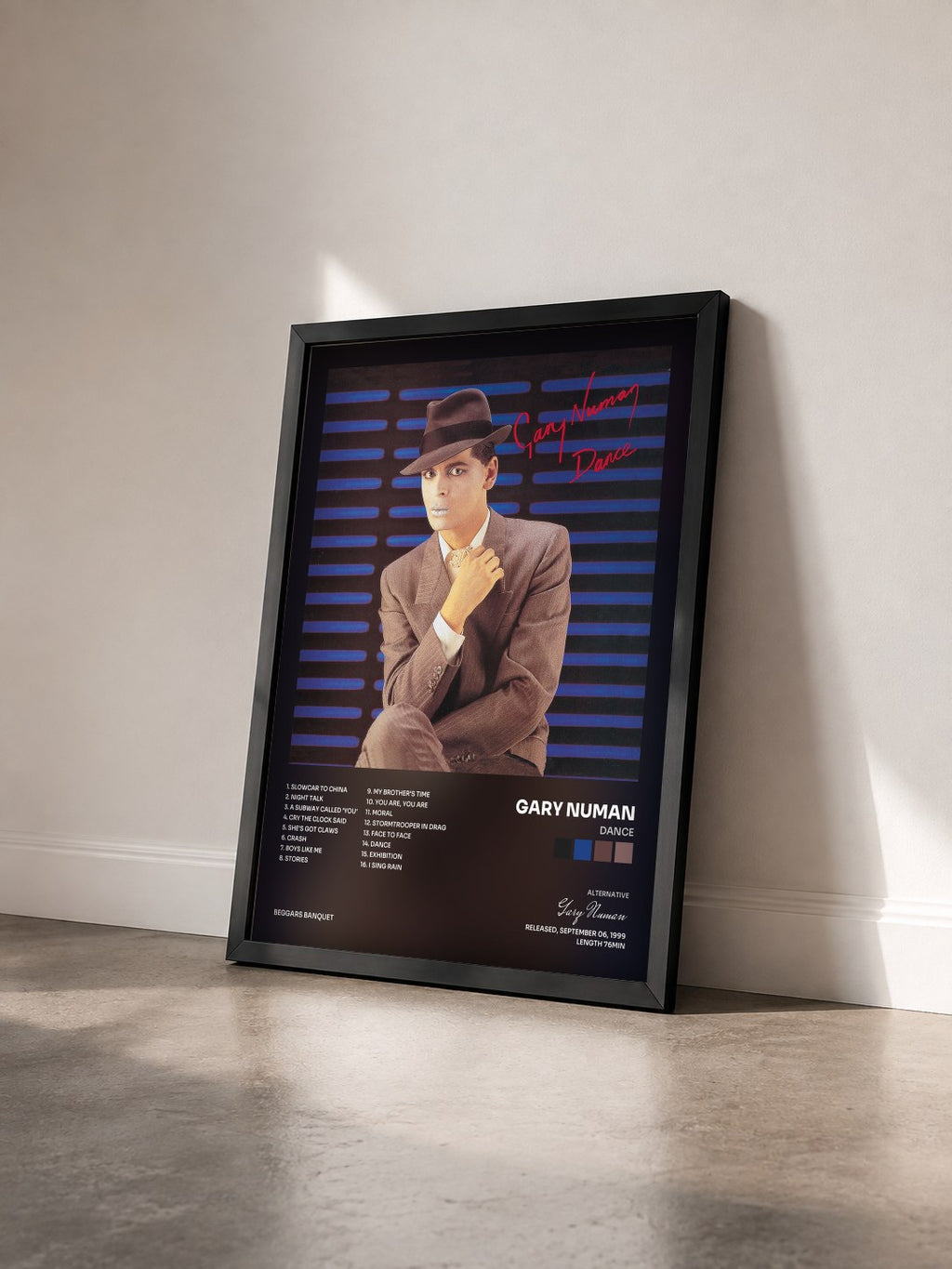 #noir Tableau de l'album Dance de Gary Numan vu de trois quarts, cadre noir