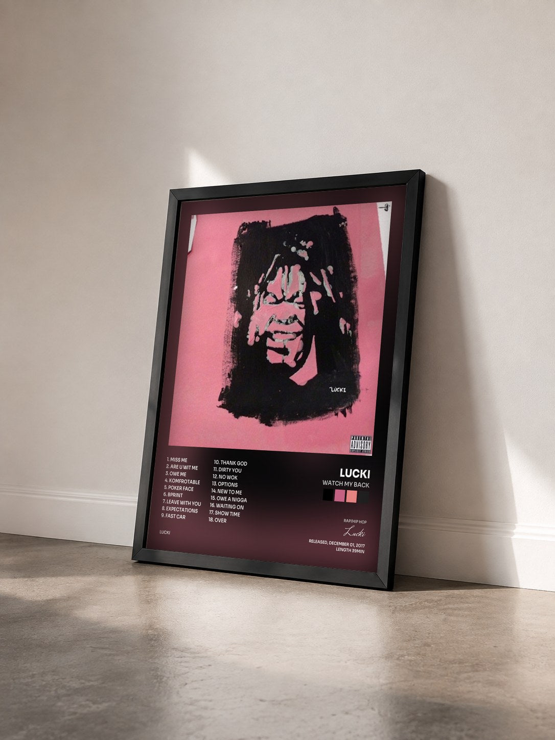 #noir Tableau de l'album Watch My Back de Lucki vu de trois quarts, cadre noir