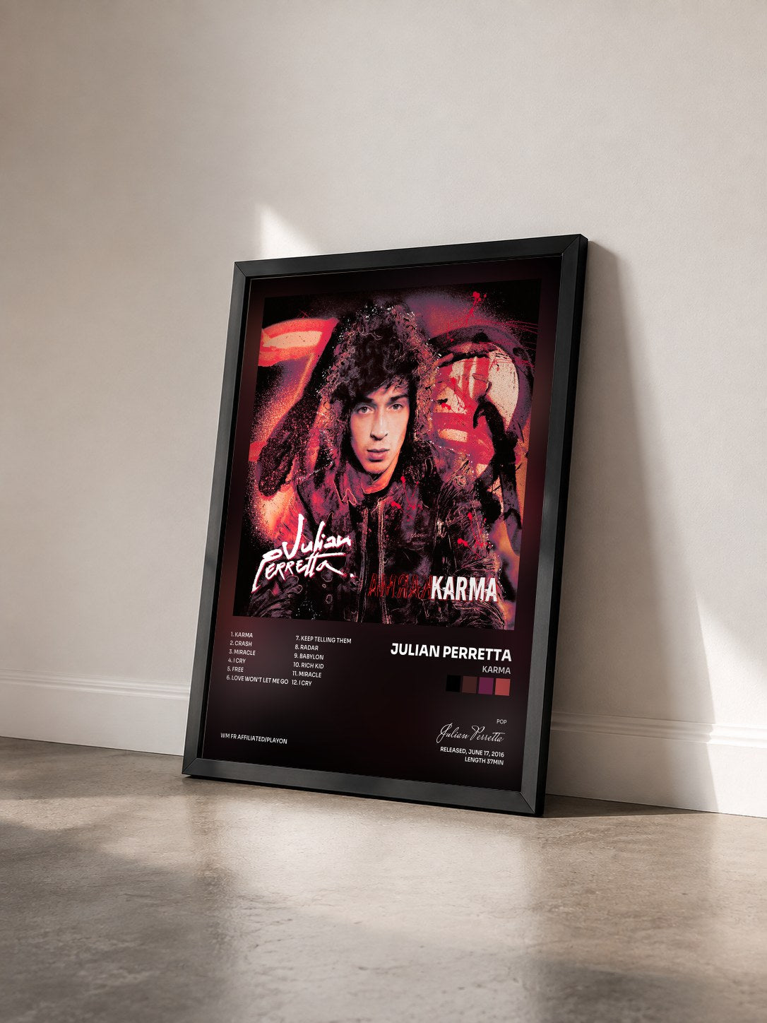 #noir Tableau de l'album Karma de Julian Perretta vu de trois quarts, cadre noir