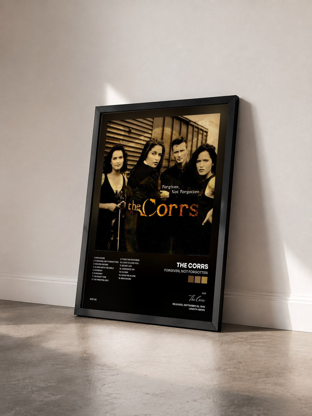 #noir Tableau de l'album Forgiven, Not Forgotten de The Corrs vu de trois quarts, cadre noir