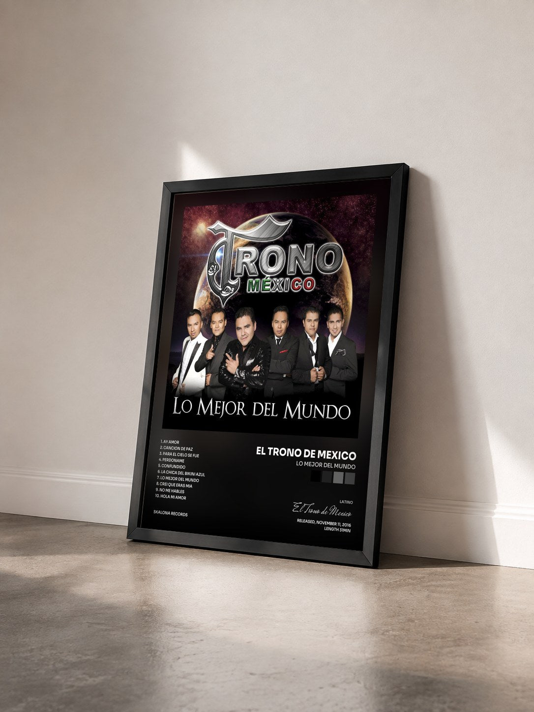 #noir Tableau de l'album Lo Mejor del Mundo de El Trono de Mexico vu de trois quarts, cadre noir