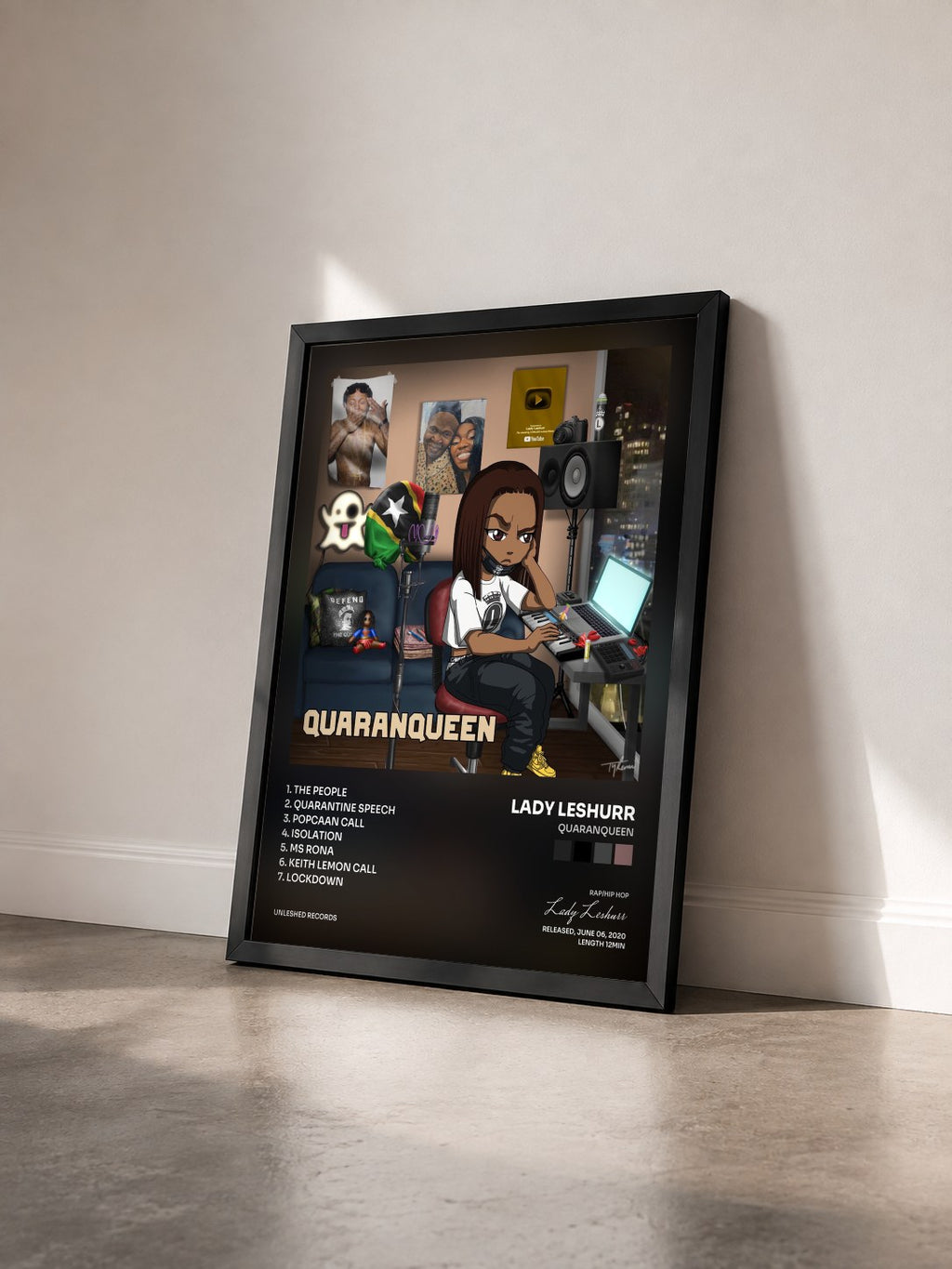#noir Tableau de l'album Quaranqueen de Lady Leshurr vu de trois quarts, cadre noir