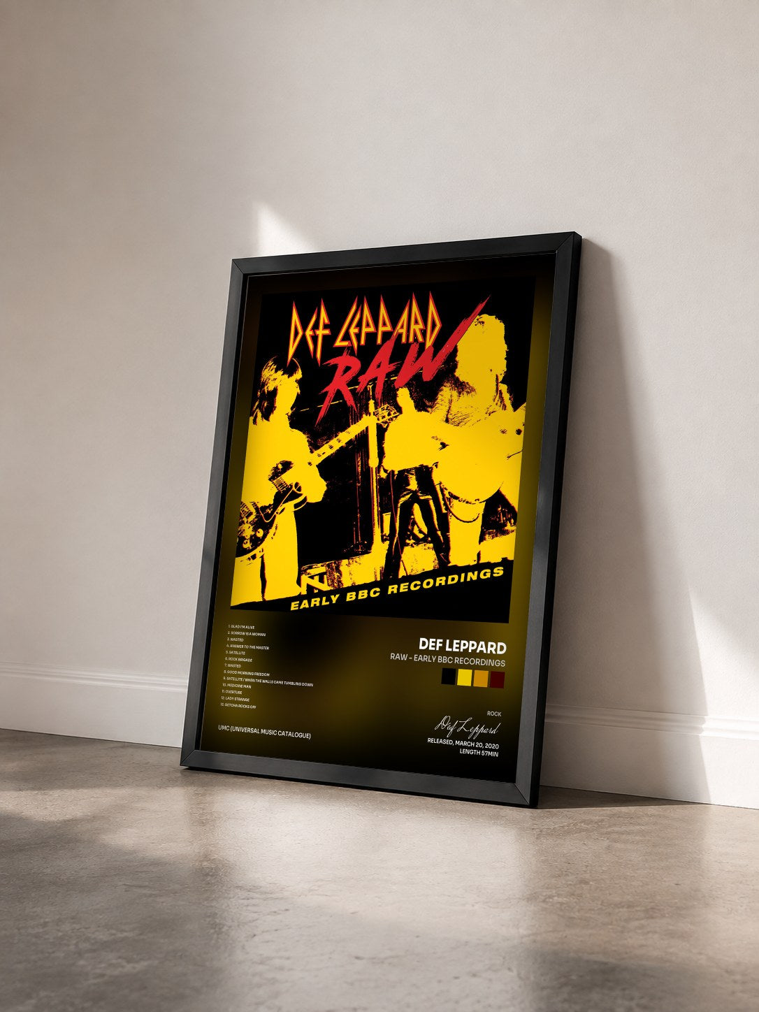 #noir Tableau de l'album Raw - Early BBC Recordings de Def Leppard vu de trois quarts, cadre noir