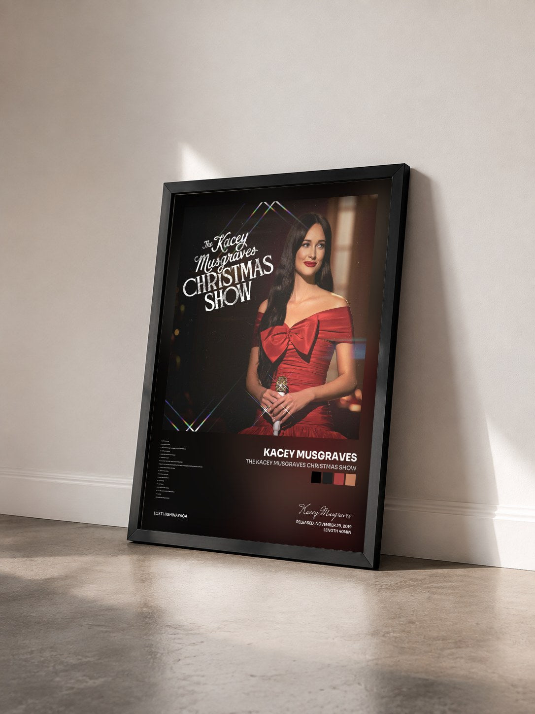 #noir Tableau de l'album The Kacey Musgraves Christmas Show de Kacey Musgraves vu de trois quarts, cadre noir