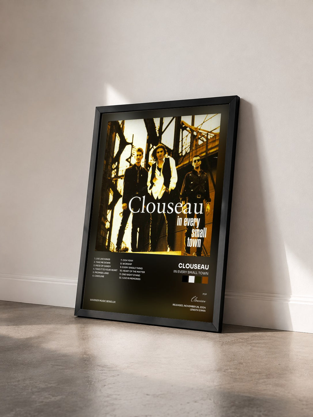 #noir Tableau de l'album In Every Small Town de Clouseau vu de trois quarts, cadre noir
