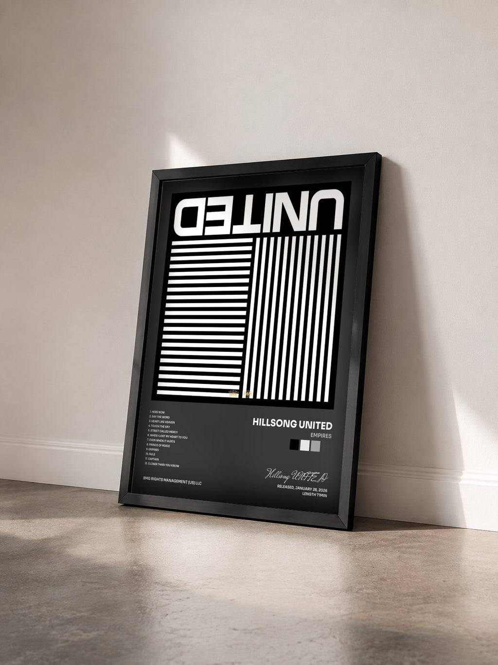 #noir Tableau de l'album Empires de Hillsong UNITED vu de trois quarts, cadre noir