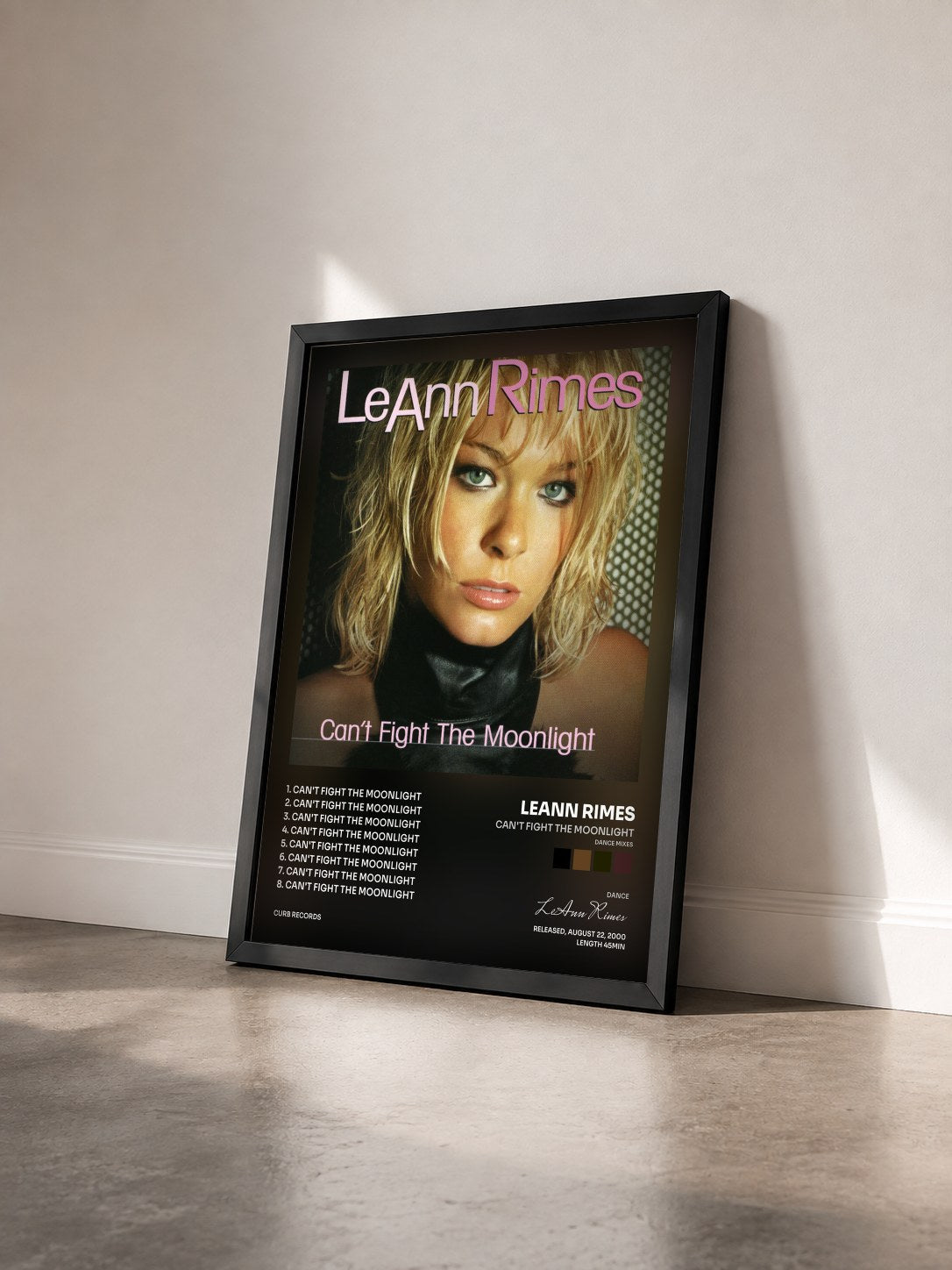 #noir Tableau de l'album Can't Fight The Moonlight (Dance Mixes) de LeAnn Rimes vu de trois quarts, cadre noir
