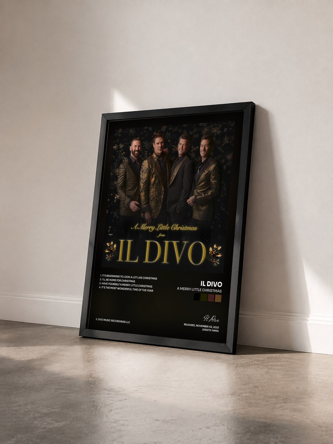 #noir Tableau de l'album A Merry Little Christmas de Il Divo vu de trois quarts, cadre noir