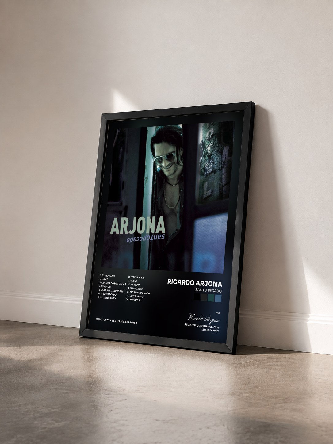 #noir Tableau de l'album Santo Pecado de Ricardo Arjona vu de trois quarts, cadre noir