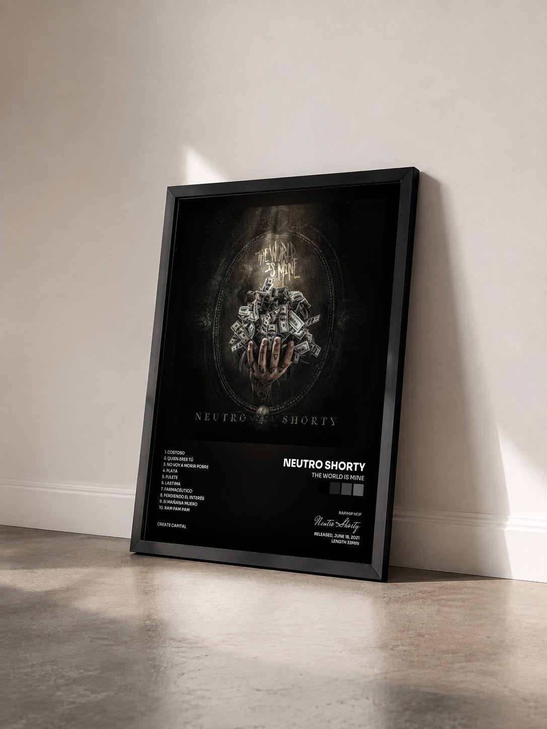 #noir Tableau de l'album The World Is Mine de Neutro Shorty vu de trois quarts, cadre noir
