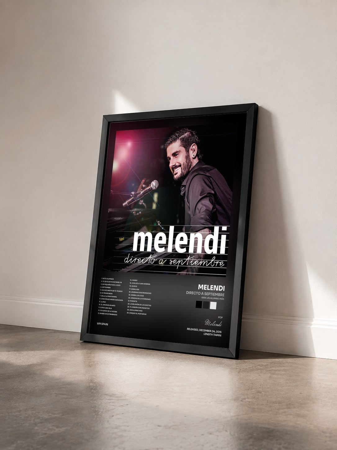 #noir Tableau de l'album Directo a Septiembre (Gira Un Alumno Más) de Melendi vu de trois quarts, cadre noir