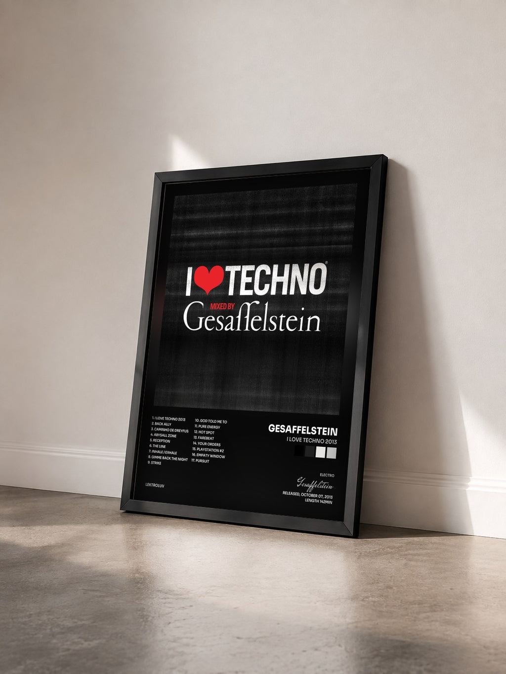 #noir Tableau de l'album I Love Techno 2013 de Gesaffelstein vu de trois quarts, cadre noir