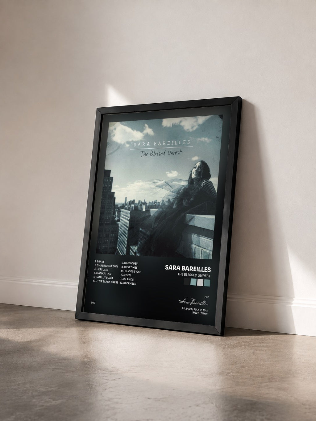 #noir Tableau de l'album The Blessed Unrest de Sara Bareilles vu de trois quarts, cadre noir