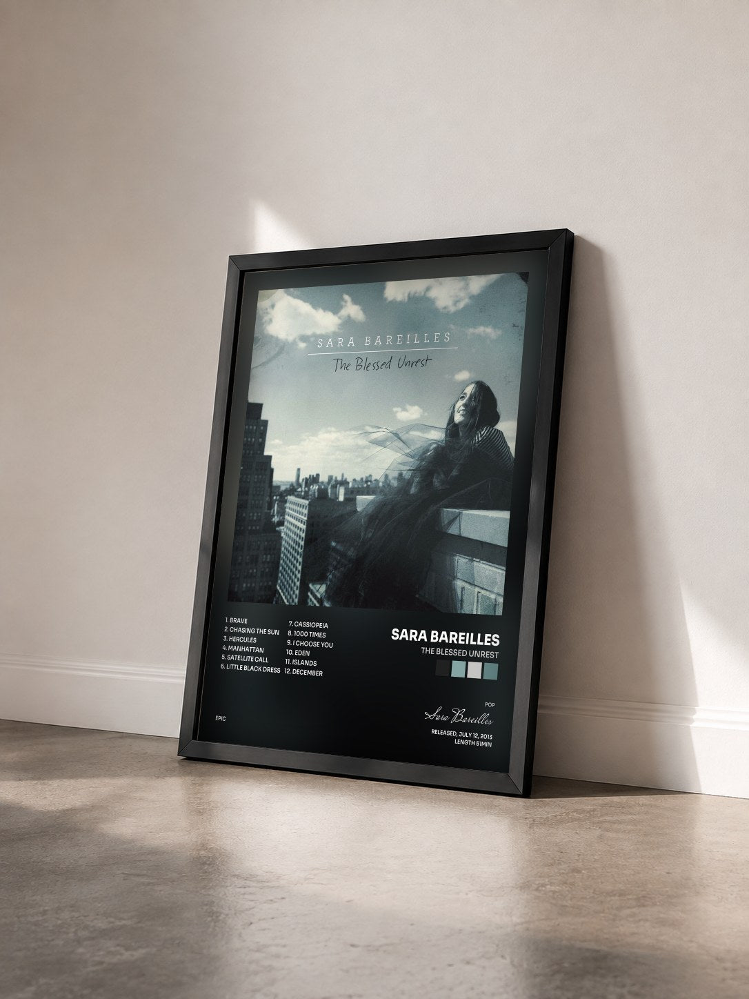 #noir Tableau de l'album The Blessed Unrest de Sara Bareilles vu de trois quarts, cadre noir