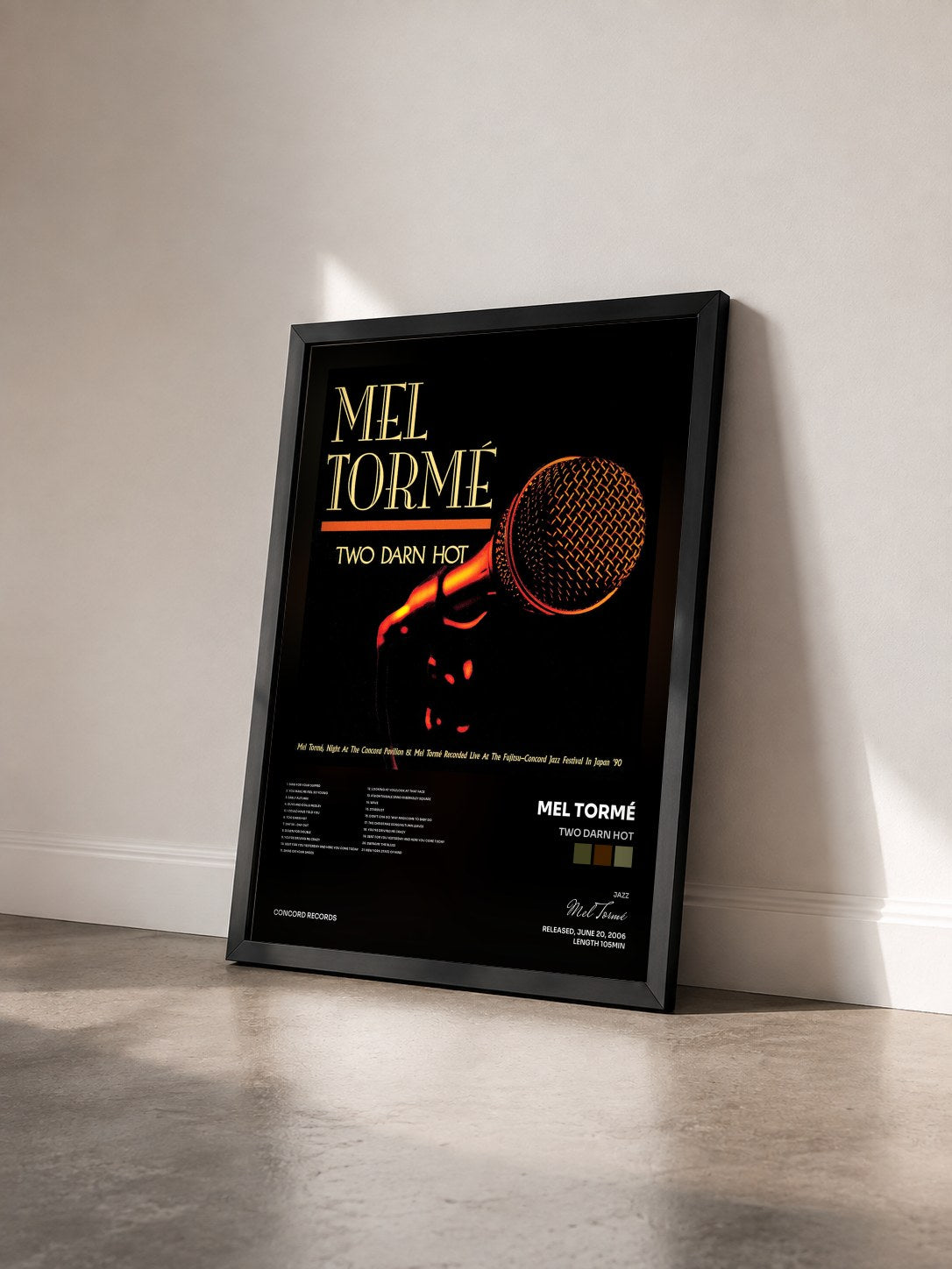#noir Tableau de l'album Two Darn Hot de Mel Tormé vu de trois quarts, cadre noir