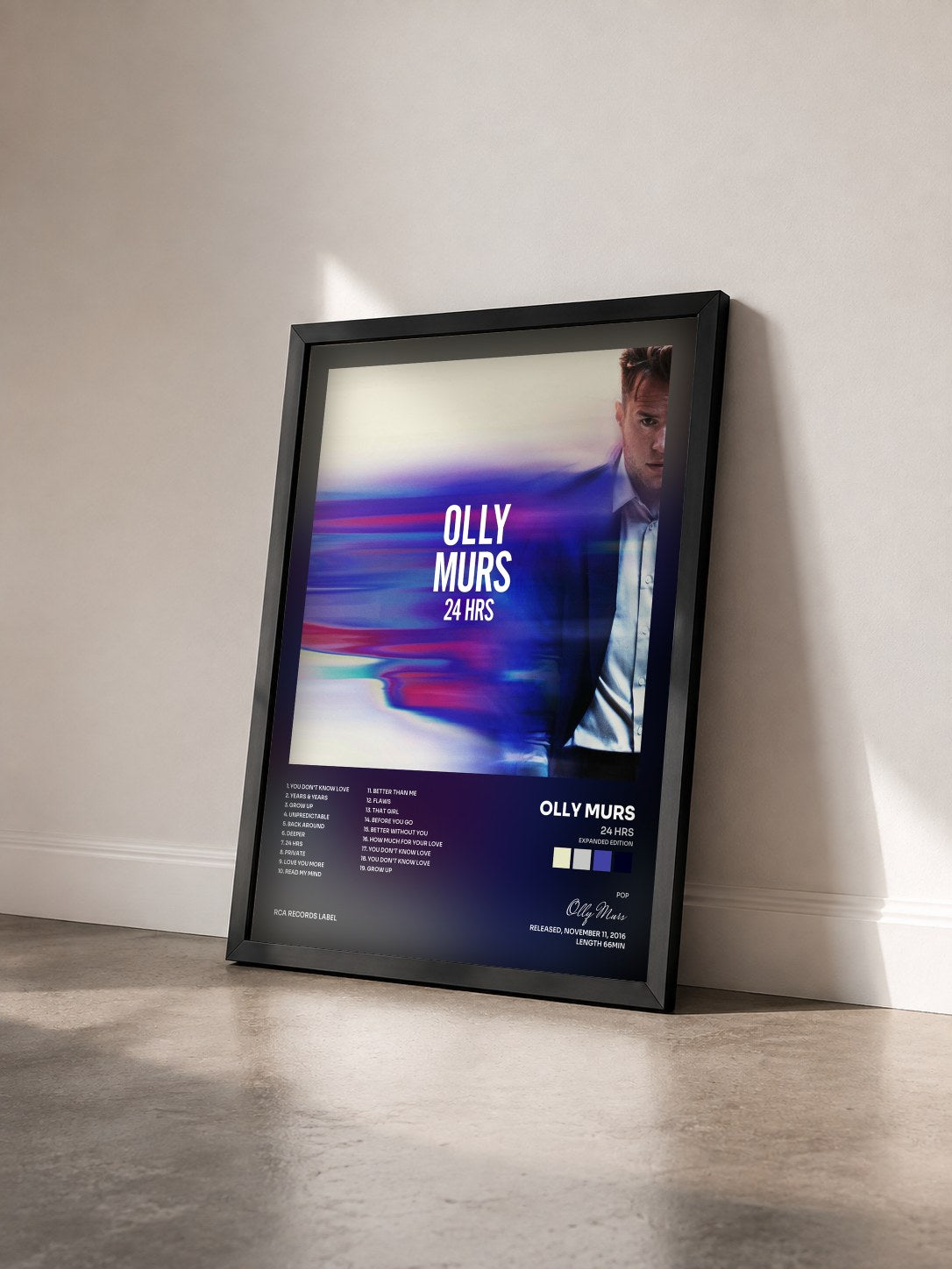 #noir Tableau de l'album 24 HRS (Expanded Edition) de Olly Murs vu de trois quarts, cadre noir