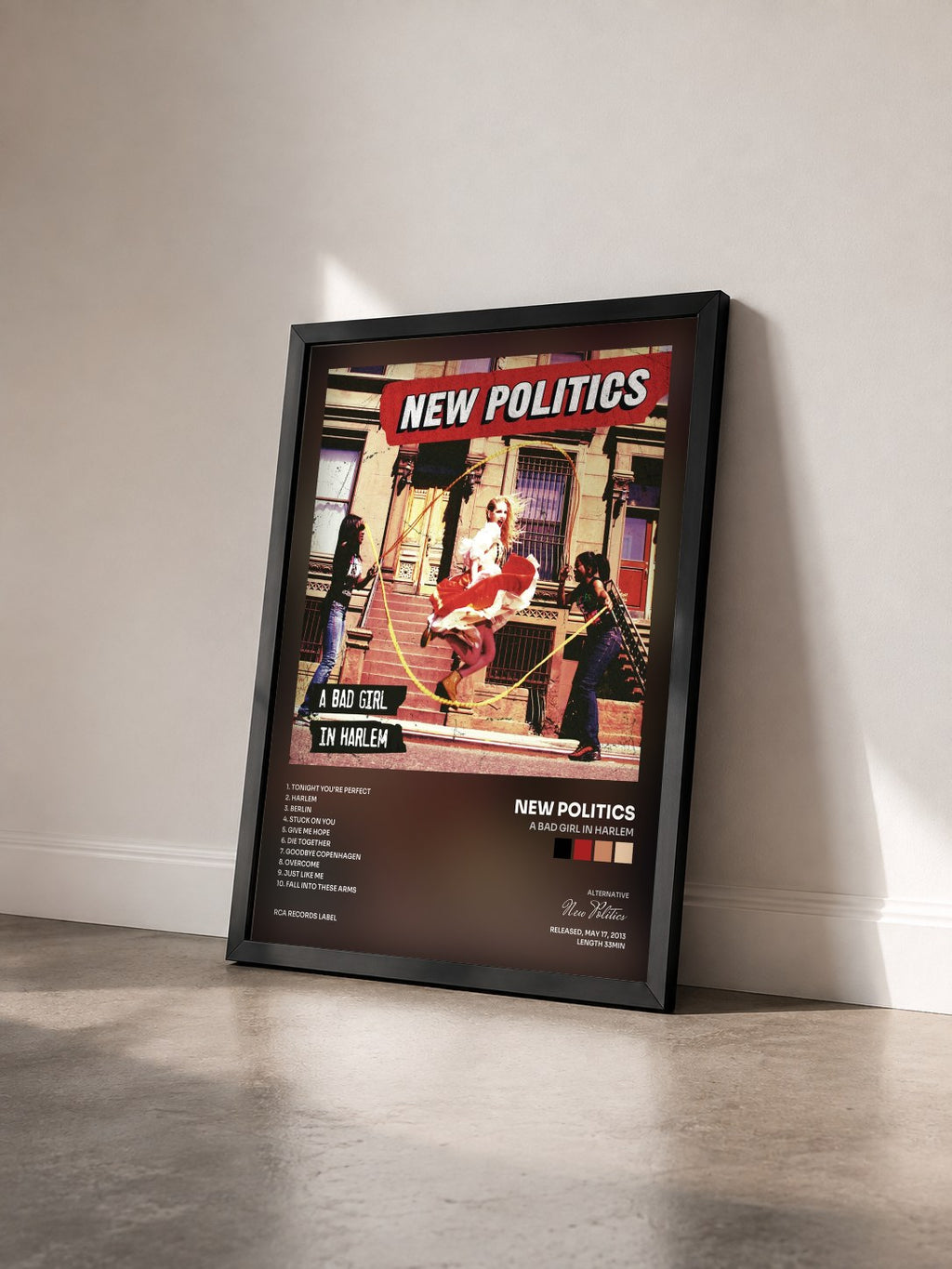 #noir Tableau de l'album A Bad Girl In Harlem de New Politics vu de trois quarts, cadre noir