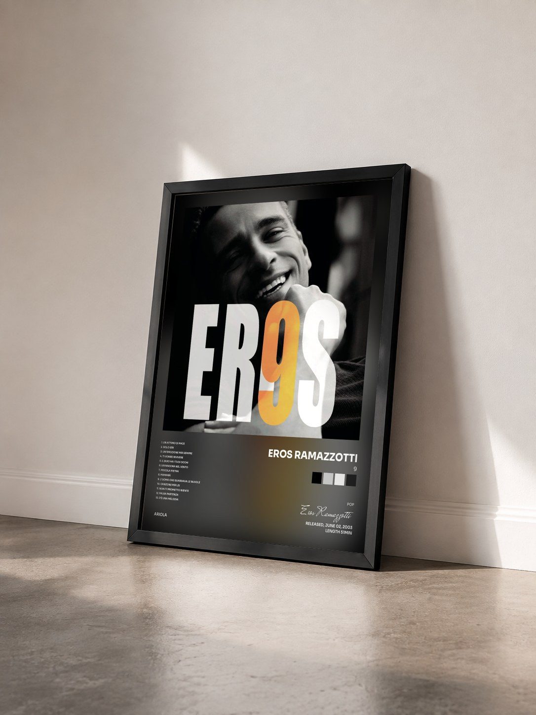 #noir Tableau de l'album 9 de Eros Ramazzotti vu de trois quarts, cadre noir