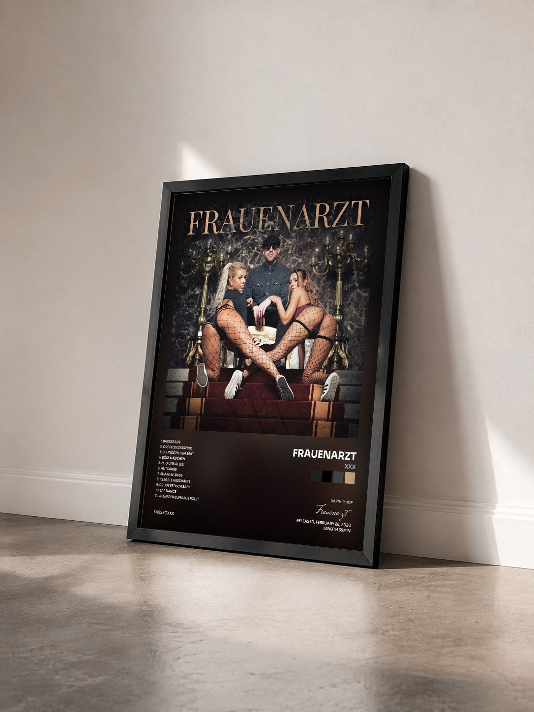 #noir Tableau de l'album XXX de Frauenarzt vu de trois quarts, cadre noir