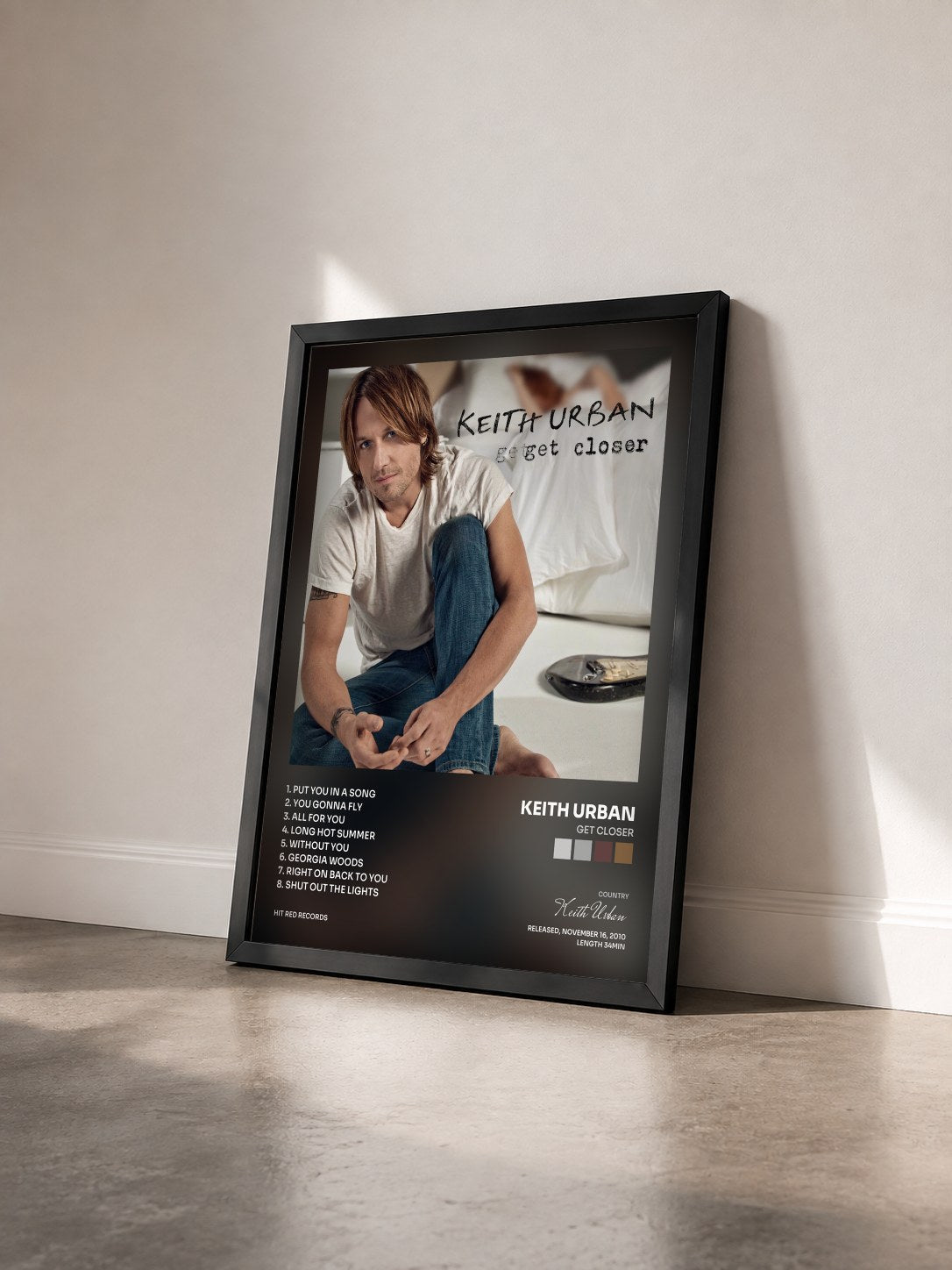 #noir Tableau de l'album Get Closer de Keith Urban vu de trois quarts, cadre noir