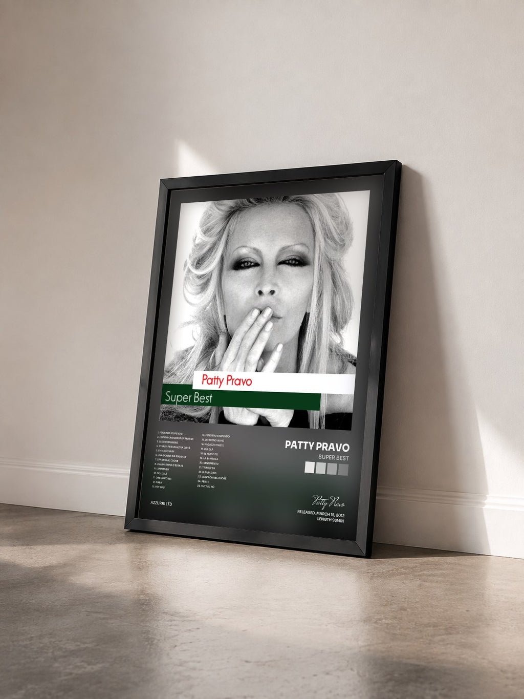 #noir Tableau de l'album Super Best de Patty Pravo vu de trois quarts, cadre noir