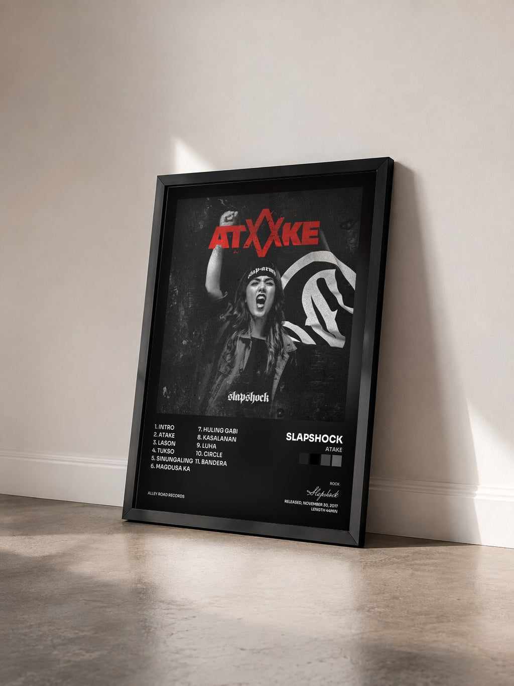 #noir Tableau de l'album Atake de Slapshock vu de trois quarts, cadre noir