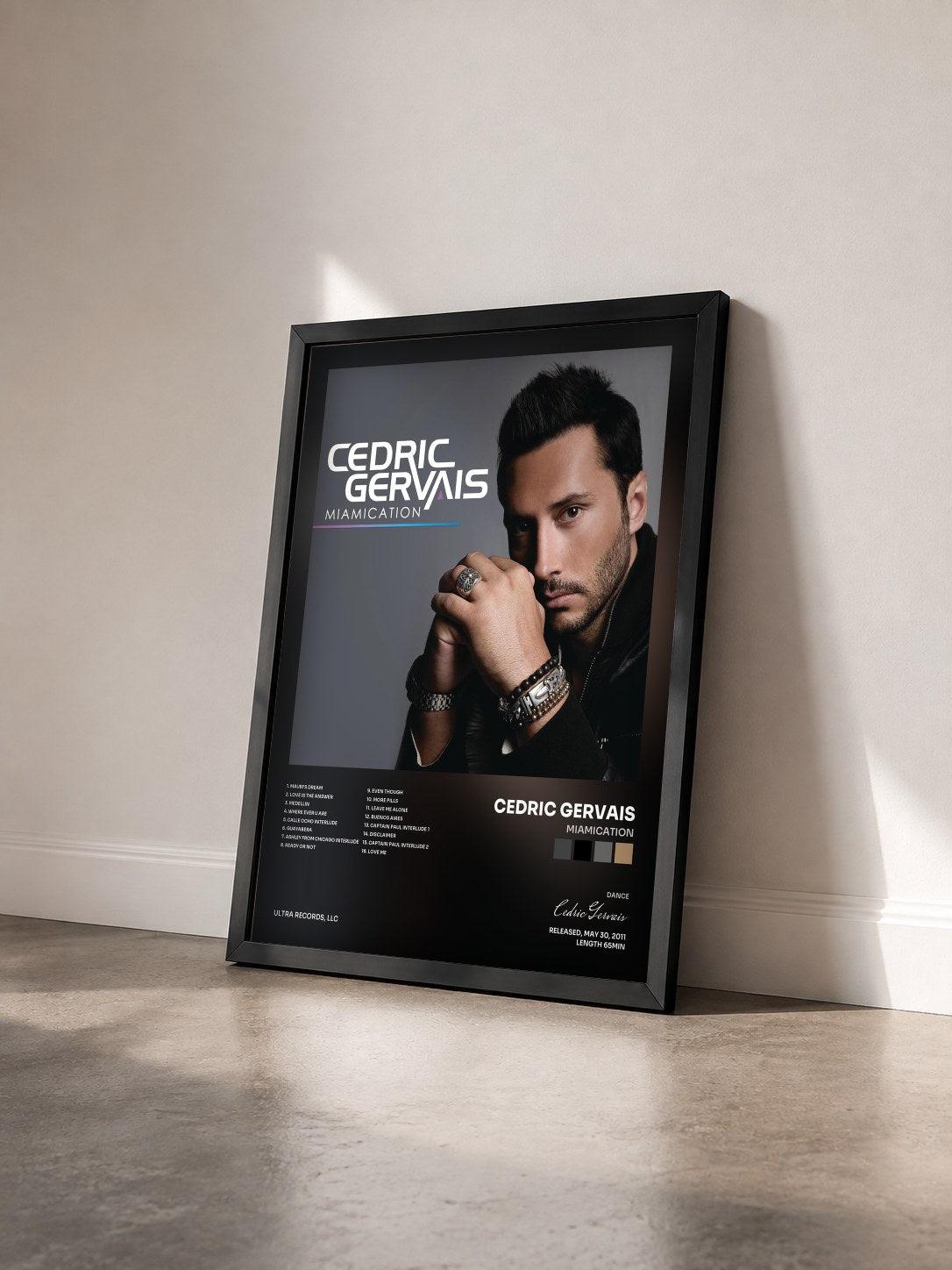 #noir Tableau de l'album Miamication de Cedric Gervais vu de trois quarts, cadre noir