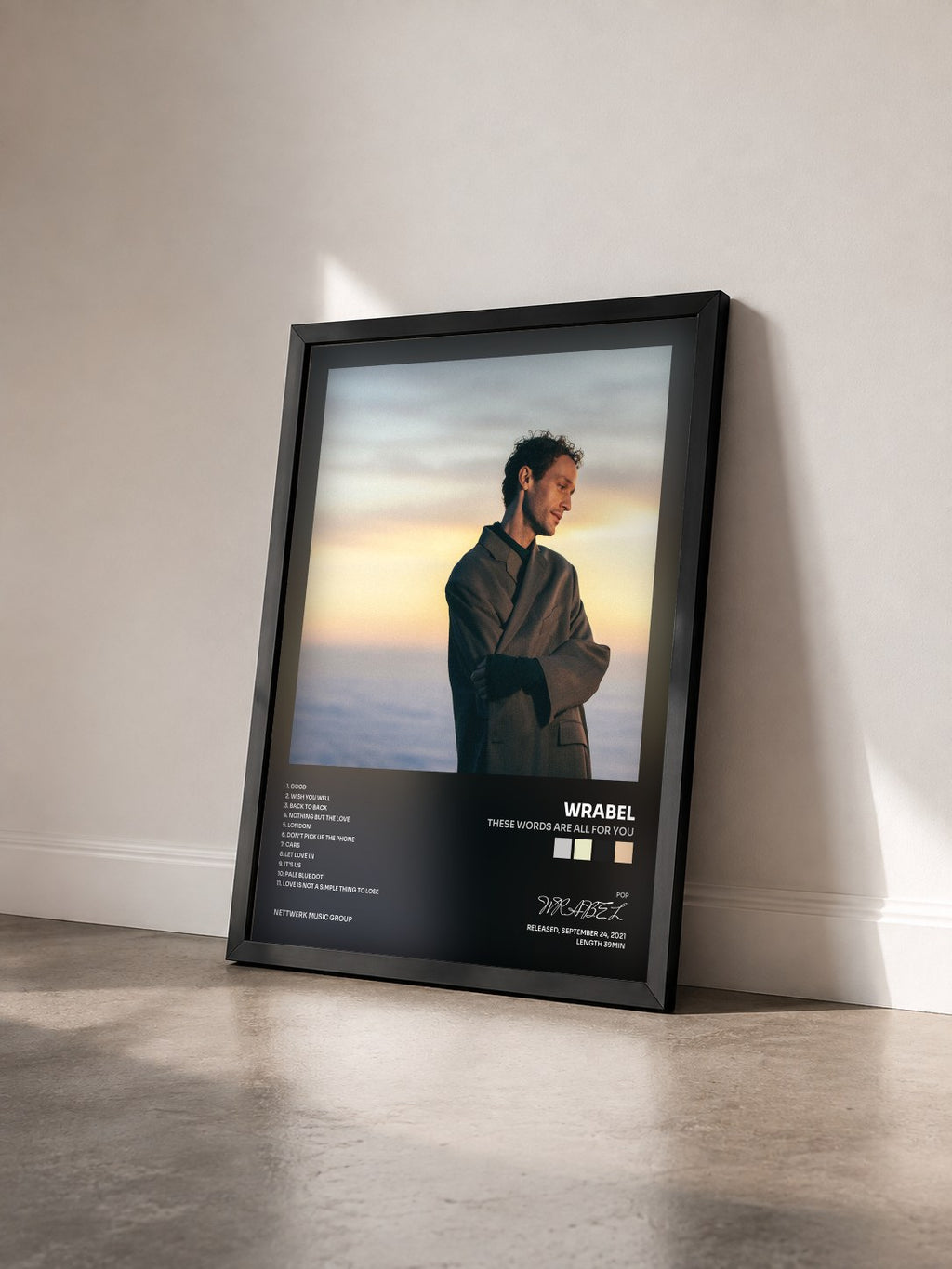 #noir Tableau de l'album these words are all for you de WRABEL vu de trois quarts, cadre noir