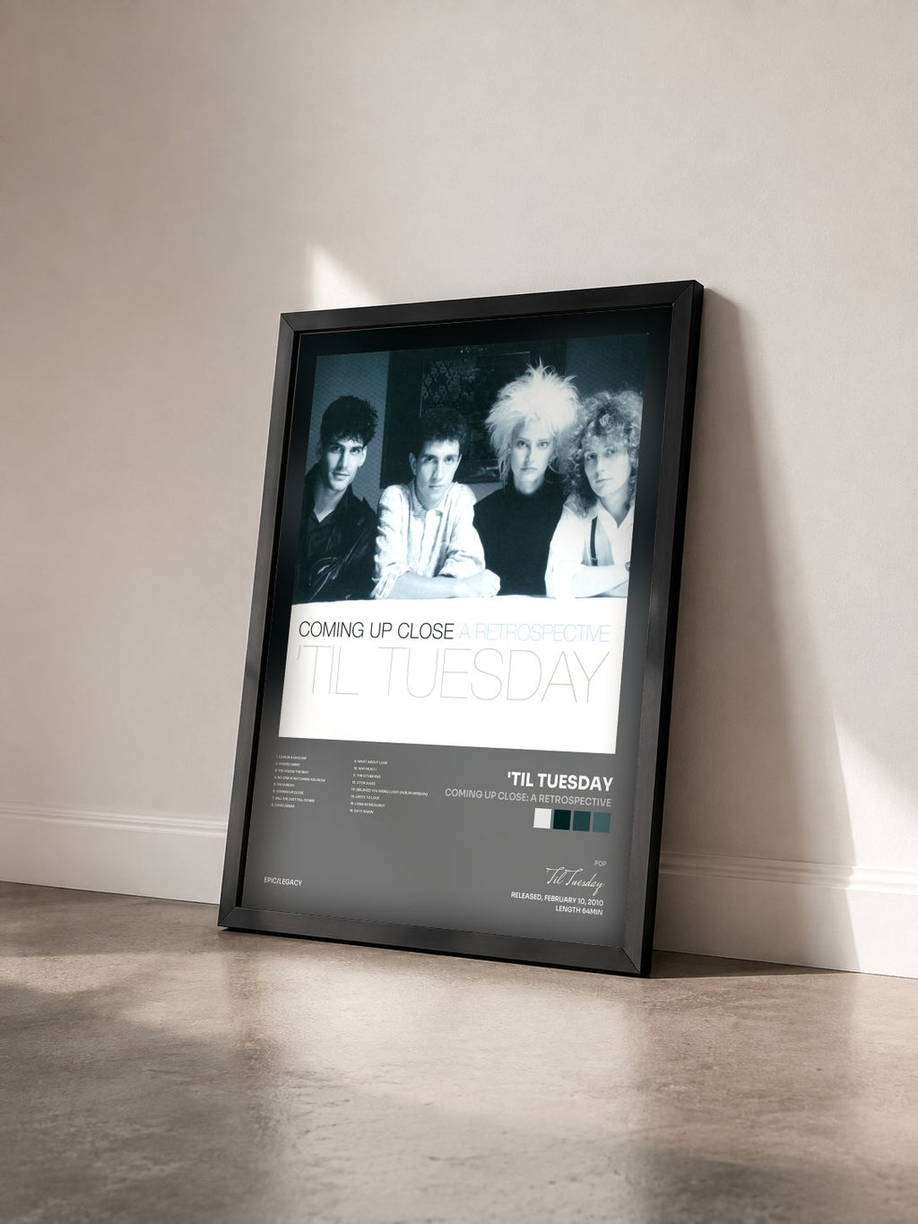 #noir Tableau de l'album Coming Up Close: A Retrospective de 'Til Tuesday vu de trois quarts, cadre noir