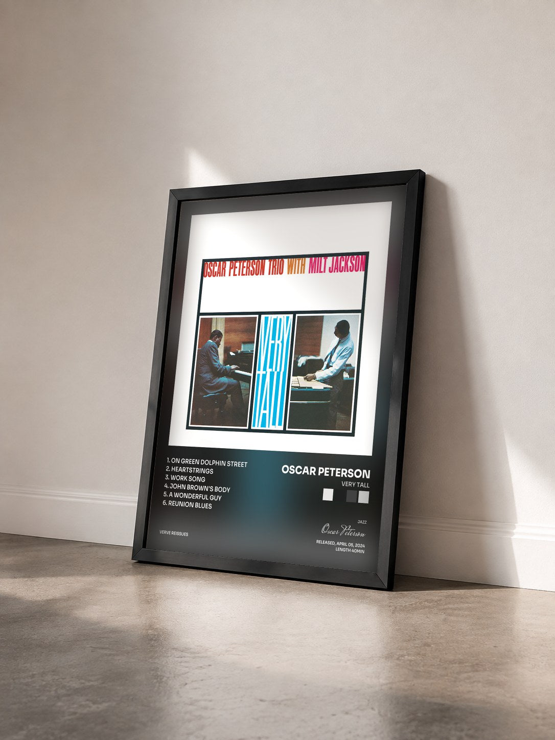 #noir Tableau de l'album Very Tall de Oscar Peterson vu de trois quarts, cadre noir